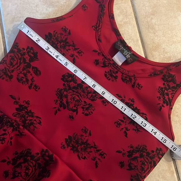Deep Red Peplum High Low Say Anything tank top w/ Black Floral Flocking sz M - Picture 4 of 8